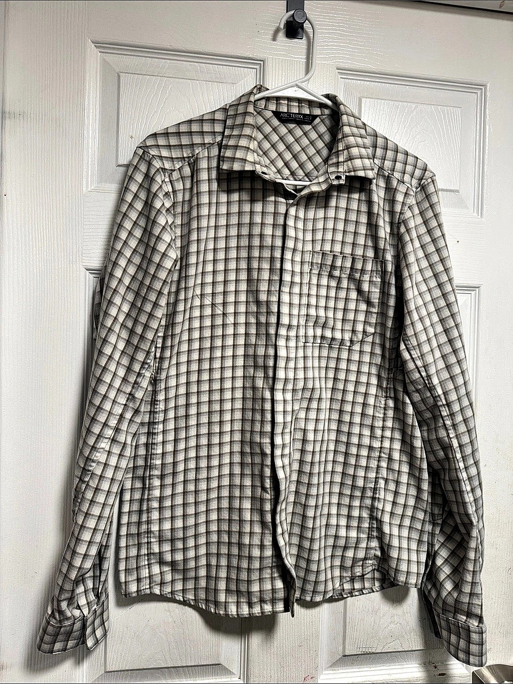 Arc'teryx Plaid Button Down in Gray & White Size Small